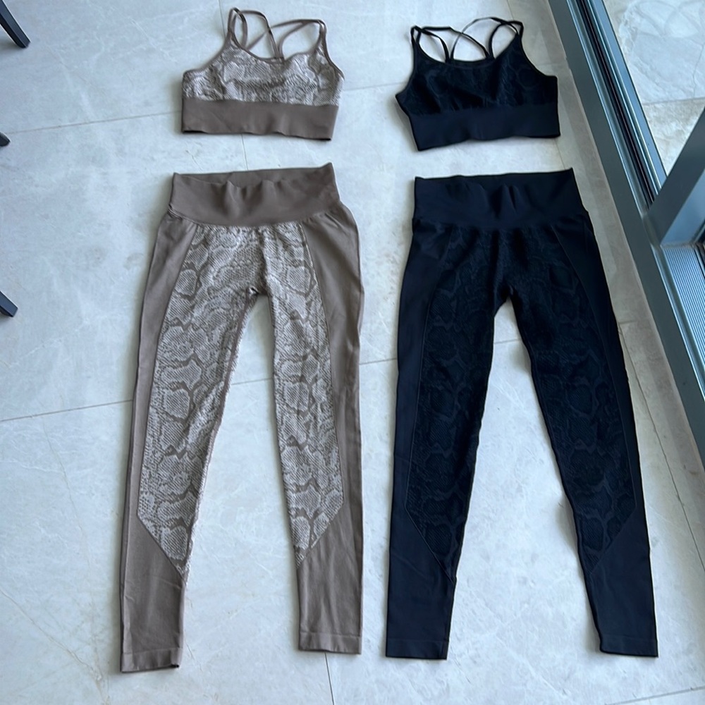 Two Size S/M Yoga Athleisure Legging Sports Bra Sets Seamless Nude Black 4 pcs